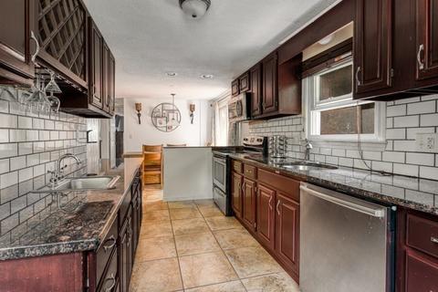 22 Pecousic St, Springfield, MA 01108 photo 4