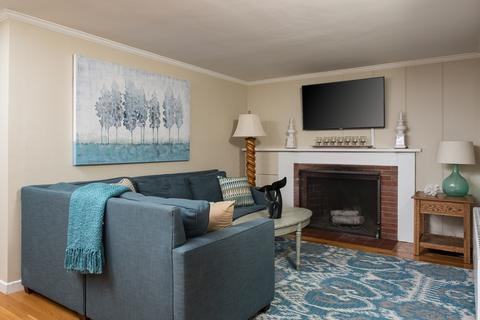49 Hobart St, Hingham, MA 02043 photo 4