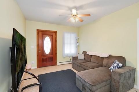 11 Champlain Ave, Blackstone, MA 01504 photo 3