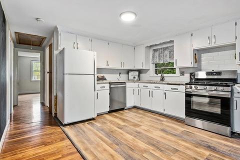 18 Crescent Ave, Saugus, MA 01906 photo 2