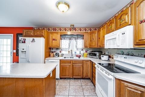 22 Hadley Ct, Springfield, MA 01119 photo 10