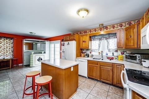 22 Hadley Ct, Springfield, MA 01119 photo 9