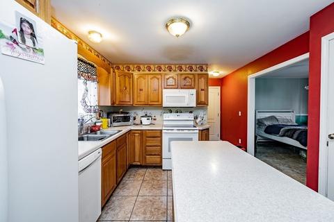 22 Hadley Ct, Springfield, MA 01119 photo 7