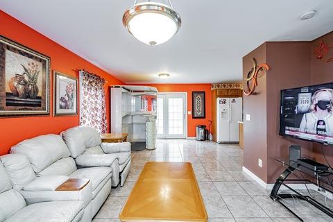 22 Hadley Ct, Springfield, MA 01119 photo 4