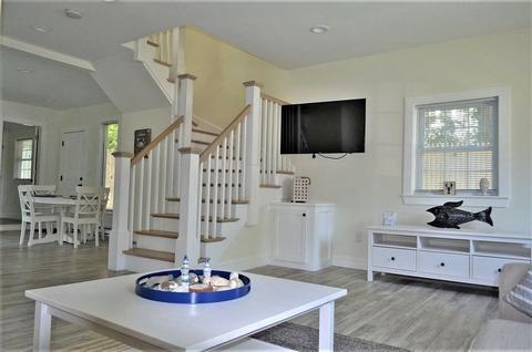 24 Leonard St, Gloucester, MA 01930 photo 7