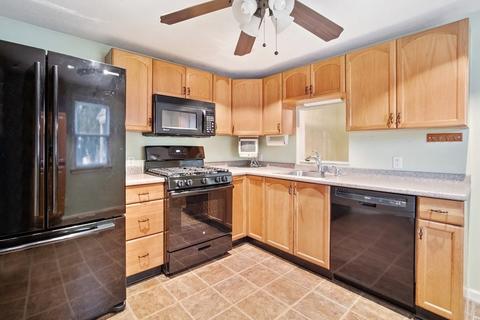 18 Strong St, Springfield, MA 01104 photo 3