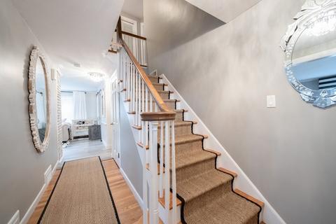 28 Greenleaf Dr, Danvers, MA 01923 photo 2