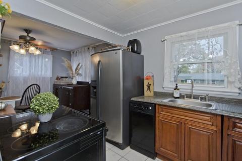 38 Grattan St, Springfield, MA 01119 photo 11