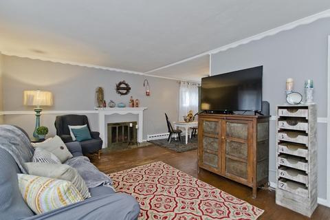 38 Grattan St, Springfield, MA 01119 photo 3
