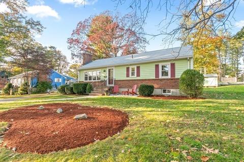 24 Spruce Rd, Reading, MA 01867 photo 2