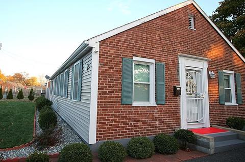 27 Ames St, Springfield, MA 01104 photo 4