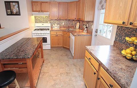 27 Ames St, Springfield, MA 01104 photo 5