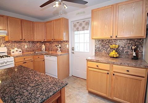 27 Ames St, Springfield, MA 01104 photo 6