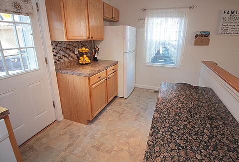 27 Ames St, Springfield, MA 01104 photo 9