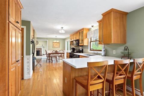 320 Maple St, Franklin, MA 02038 photo 2
