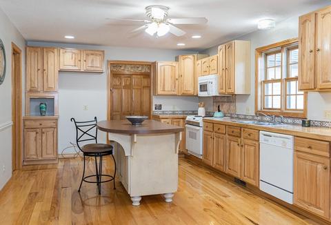 53 Parenteau Ct, Chicopee, MA 01020 photo 14