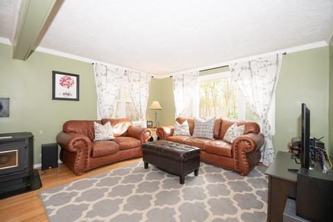 32 W Hill Rd, Mendon, MA 01756 photo 11