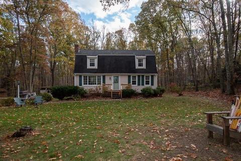 32 W Hill Rd, Mendon, MA 01756 photo 2
