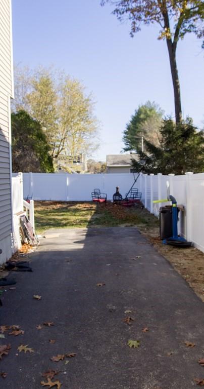 15 Gresham St, Springfield, MA 01119 photo 9