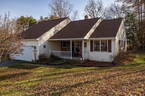 18 Berkshire Cir, Ware, MA 01082 photo 2