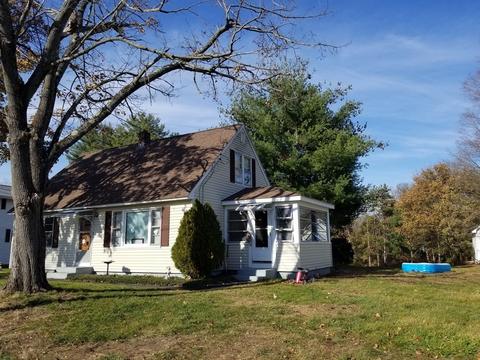 49 Lois St, Ware, MA 01082 photo 3