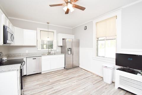 415 Maple St, Springfield, MA 01105 photo 5