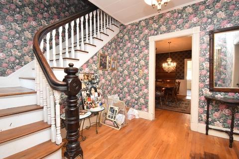 415 Maple St, Springfield, MA 01105 photo 2