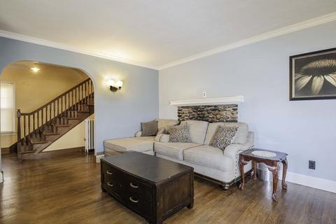 205 Norfolk St, Springfield, MA 01109 photo 11