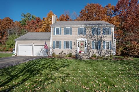 35 Hitching Post Dr, Walpole, MA 02081 photo 1