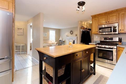 35 Hitching Post Dr, Walpole, MA 02081 photo 10