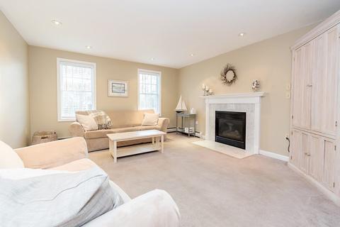 35 Hitching Post Dr, Walpole, MA 02081 photo 8