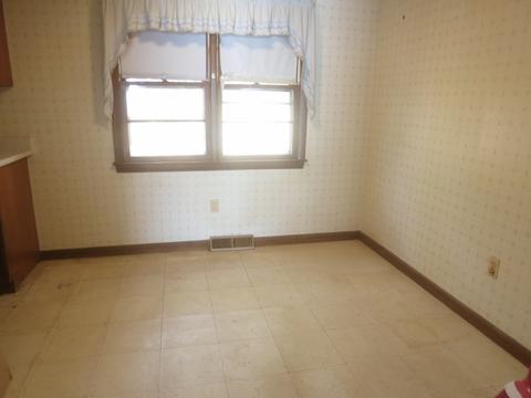 172 Keddy St, Springfield, MA 01109 photo 8