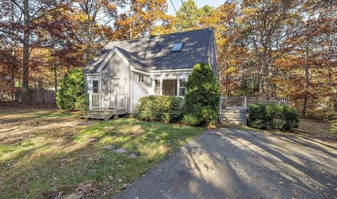 73 Highland St, Mashpee, MA 02649 photo 1