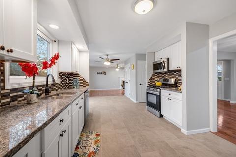 65 Frederick St, Chicopee, MA 01013 photo 4