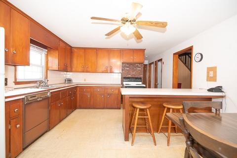 8 Nipmuck Ln, Webster, MA 01570 photo 10
