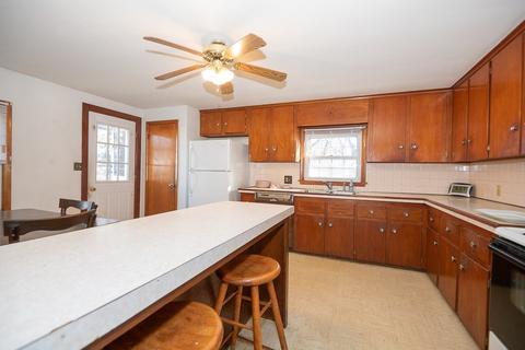 8 Nipmuck Ln, Webster, MA 01570 photo 12