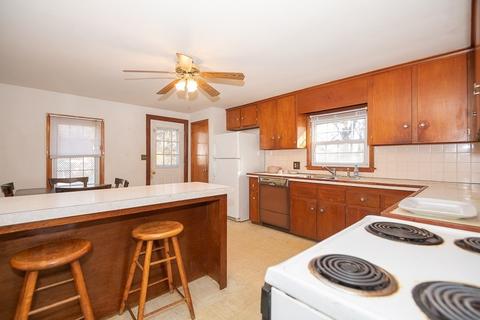 8 Nipmuck Ln, Webster, MA 01570 photo 11