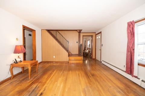 8 Nipmuck Ln, Webster, MA 01570 photo 4