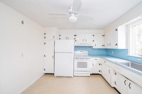 7 Squassick Rd, West Springfield, MA 01089 photo 9