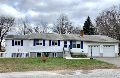 39 Princeton St Leominster Ma 01453 24 Photos Mls 72758039 Movoto