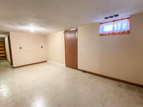 75 Greenpoint Cir, Chicopee, MA 01020 photo 25