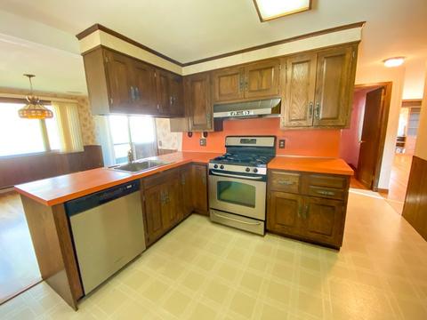 75 Greenpoint Cir, Chicopee, MA 01020 photo 5