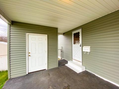 75 Greenpoint Cir, Chicopee, MA 01020 photo 3