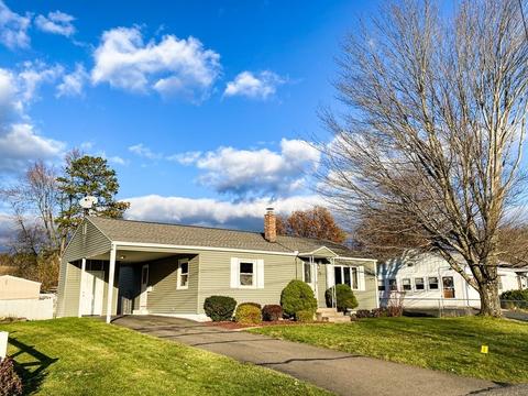 75 Greenpoint Cir, Chicopee, MA 01020 photo 2