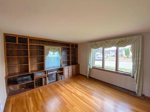 75 Greenpoint Cir, Chicopee, MA 01020 photo 13