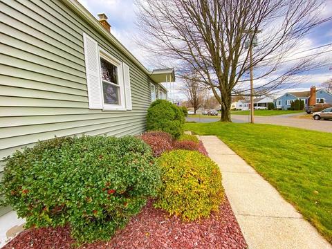 75 Greenpoint Cir, Chicopee, MA 01020 photo 33