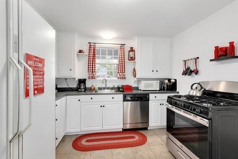 1 Ware Ln, Marblehead, MA 01945 photo 9