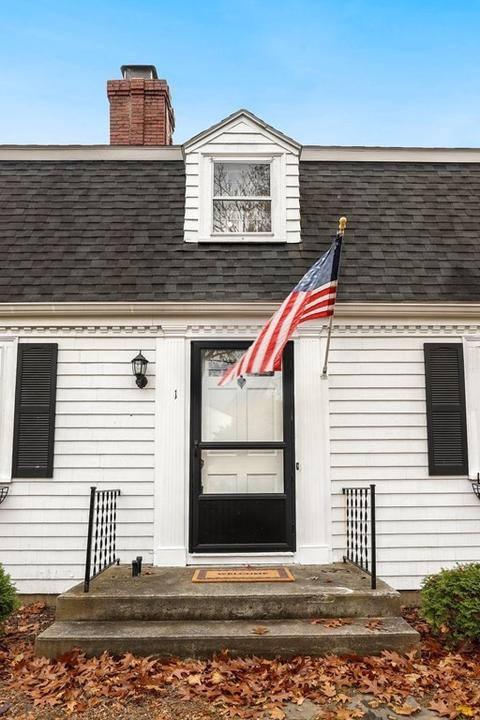 1 Ware Ln, Marblehead, MA 01945 photo 2