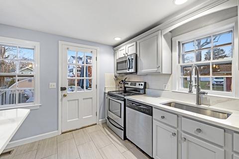 23 Porter St, Danvers, MA 01923 photo 5