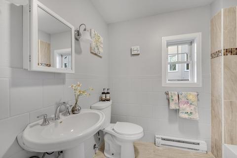 92 Acushnet Ave, Springfield, MA 01105 photo 5